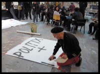 Jadran Sturm creating poster during the performance